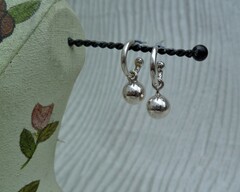 Thumb earrings silver hoops with beads